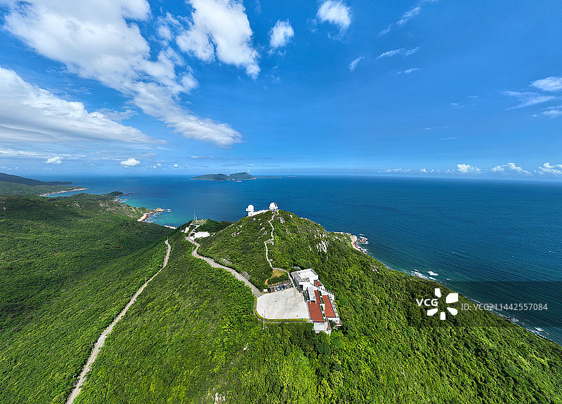 广东省深圳市大鹏新区南澳西涌海滨浴场与深圳天文台航拍图片素材
