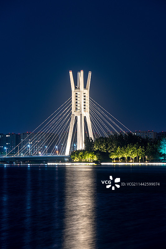 河南郑州北龙湖鼎形桥图片素材