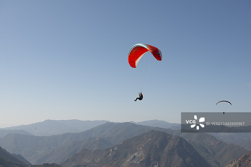 云南省玉溪市易门县绿汁镇滑翔伞飞行营地图片素材