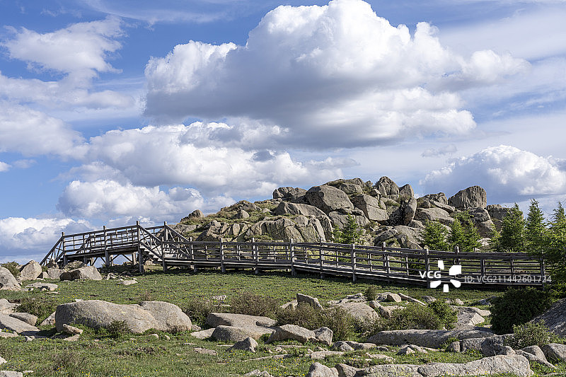 夏天冰山梁风景区山顶巨石岩石风光图片素材
