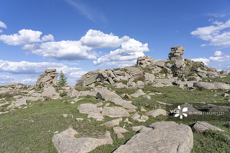 夏天冰山梁风景区山顶巨石岩石风光图片素材