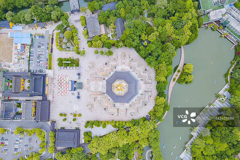 航拍常州天宁寺和天宁宝塔春天风光图片素材