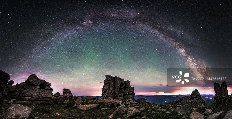 夜空下的冰川遗迹图片素材