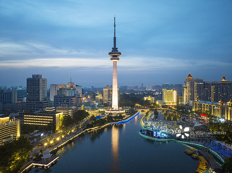 航拍南通电视塔夜景图片素材