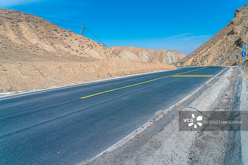 自驾公路 新疆s101省道 百里丹霞 公路 沿途风光图片素材