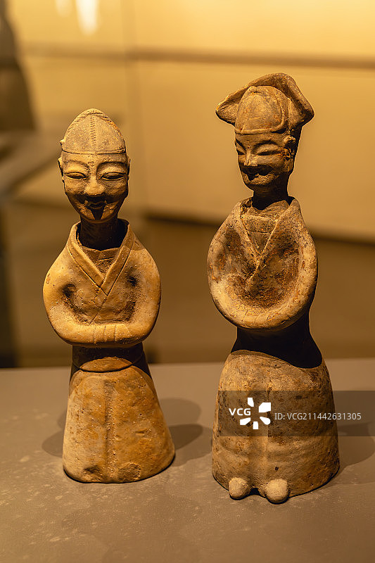 南京六朝博物馆南朝陶男俑图片素材