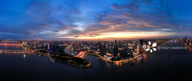 南岸嘴江滩航拍全景图片素材