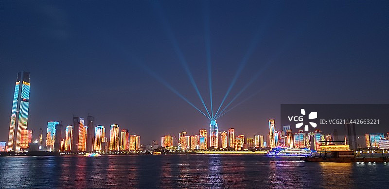 武汉江滩，武汉城市灯光秀图片素材
