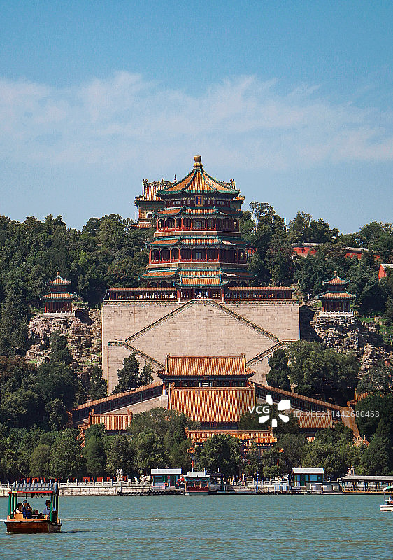 蓝天白云下的颐和园图片素材