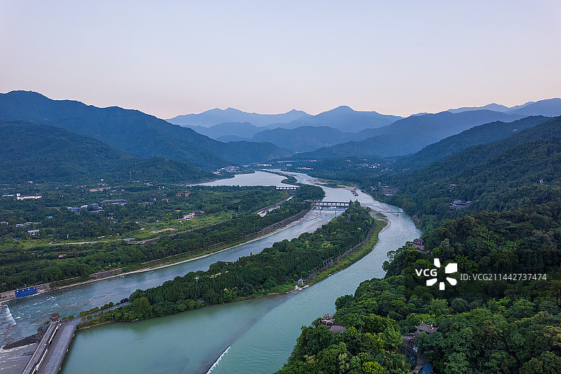 成都都江堰景区日出清晨航拍高视角图片素材