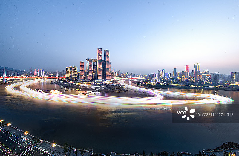 重庆朝天门夜景船轨图片素材