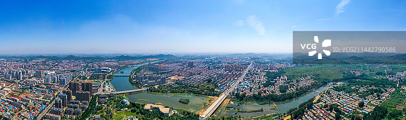 2023年6月22日，山东临沂，航拍温逶迤蜿蜒的温凉河从城中穿流而过。图片素材
