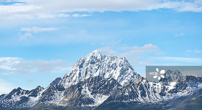 四川甘孜雪山云绕雅拉和日照金山图片素材
