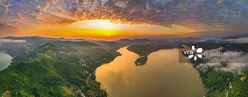 安康瀛湖日出全景图片素材