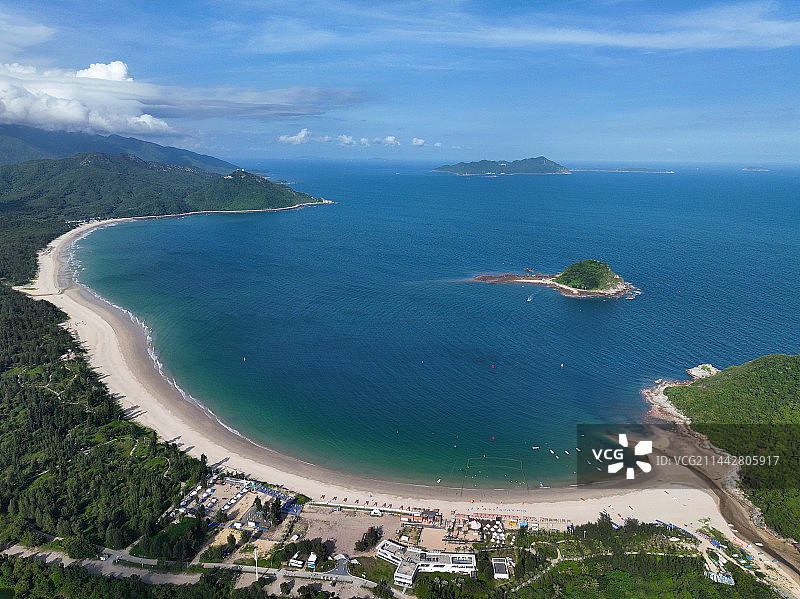 广东省深圳市大鹏新区西涌旅游度假区仙人掌沙滩情人岛航拍图片素材