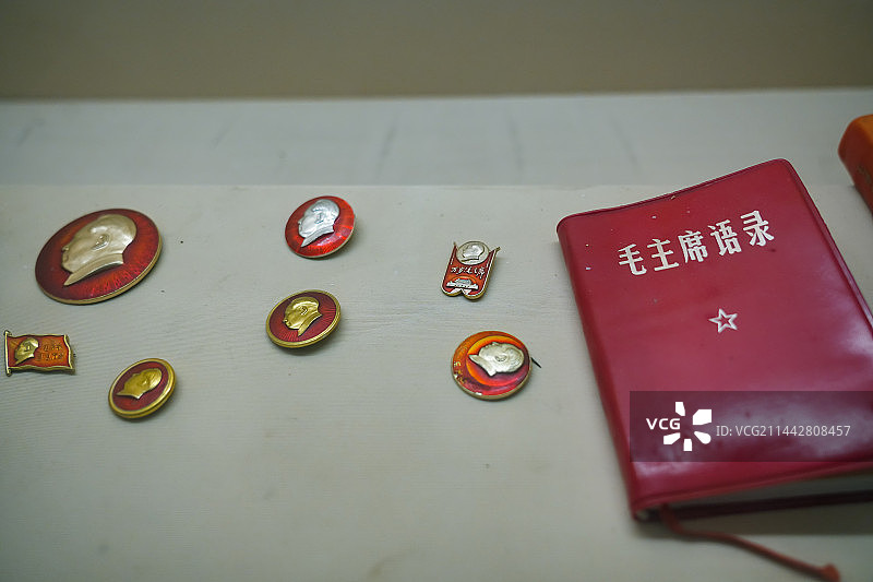 毛主席语录  毛主席像章 庐山会议旧址馆藏图片素材