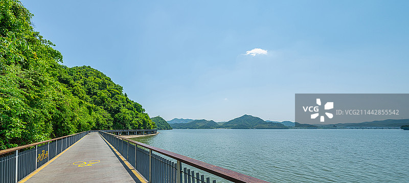 杭州临安青山湖 青山湖绿道 骑行道 公园步道 青山湖国家森林公园图片素材