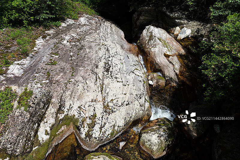 陕西秦岭太平国家森林公园奇特的岩石地貌图片素材