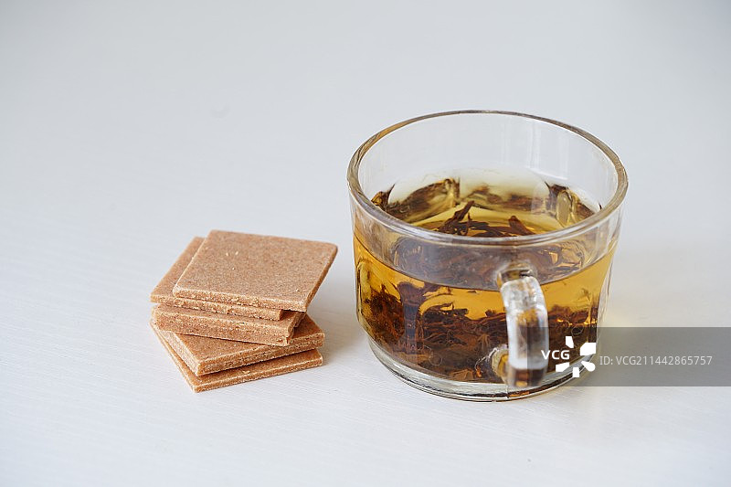 山楂糕和一杯茶图片素材