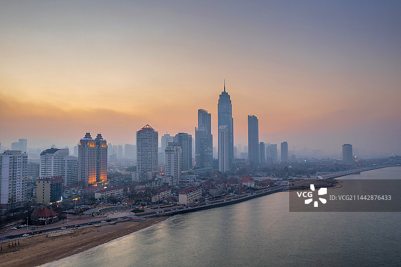 中国山东省烟台市城市海滨落日风光图片素材