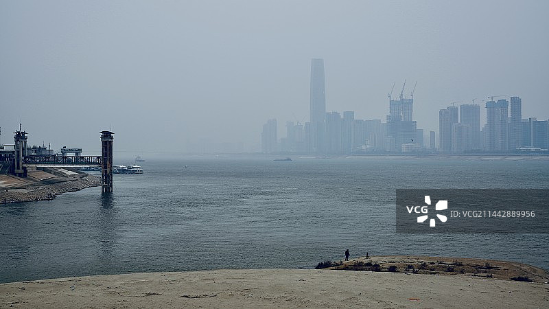 武汉冬日江滩风景一角图片素材