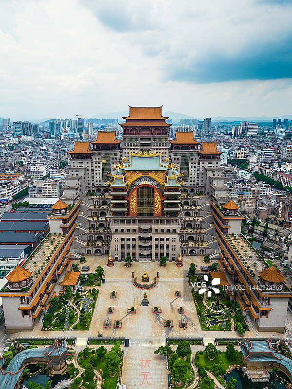 航拍广西玉林云天文化城云天宫图片素材