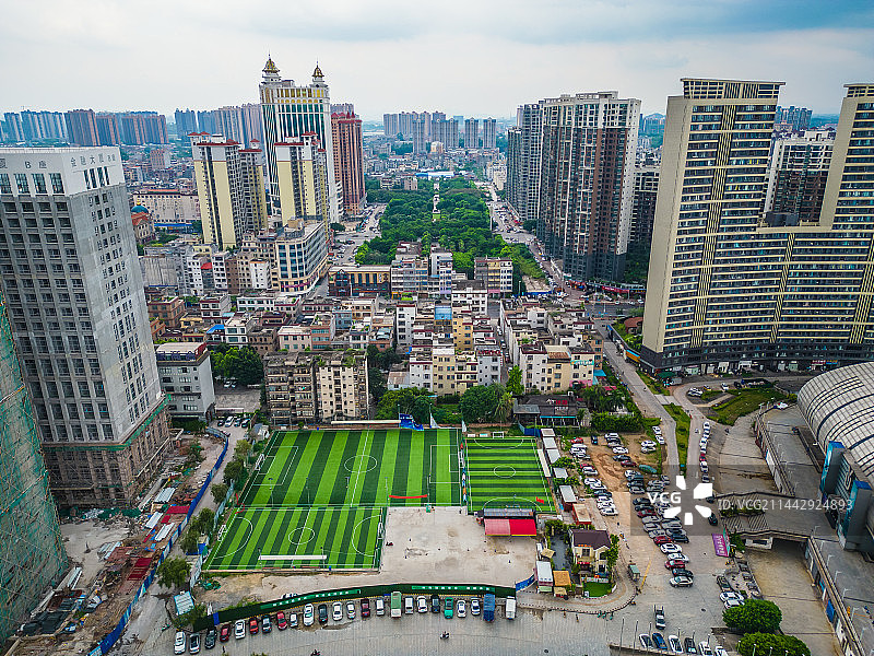 航拍广西玉林玉州区足球场图片素材