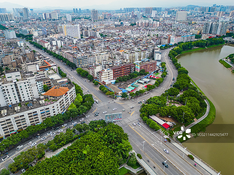 航拍广西玉林玉州区城市建筑交通图片素材