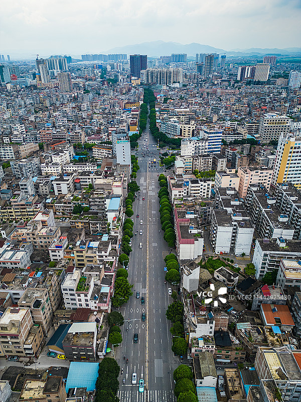 航拍广西玉林玉州区城市建筑交通图片素材