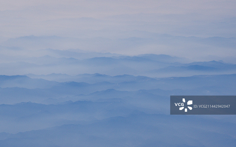飞机上俯视群山连绵起伏千里江山图片素材