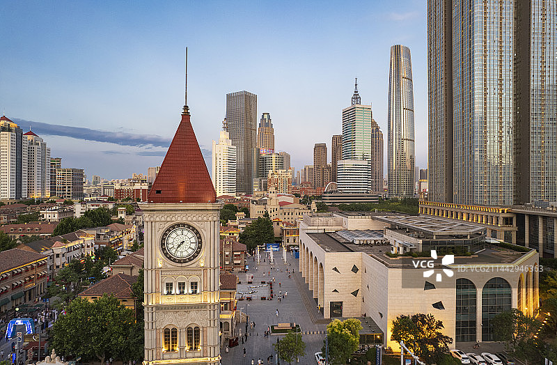 日落天津海河沿岸市中心意式风情街城市建筑风光图片素材