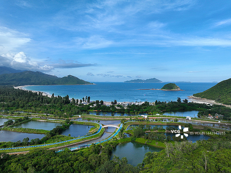 广东省深圳市大鹏新区西涌旅游度假区仙人掌沙滩情人岛航拍图片素材