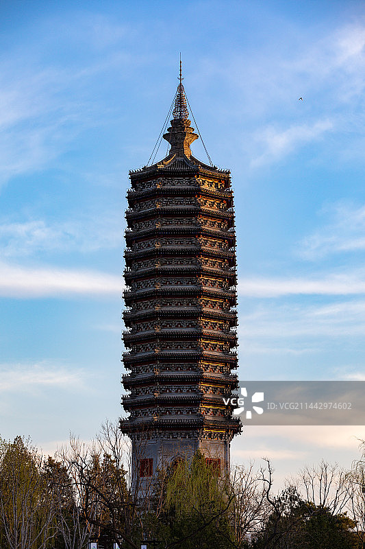 北京通州西海子公园燃灯佛舍利塔图片素材