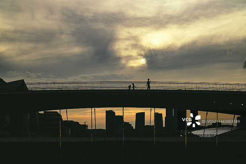 天桥剪影图片素材