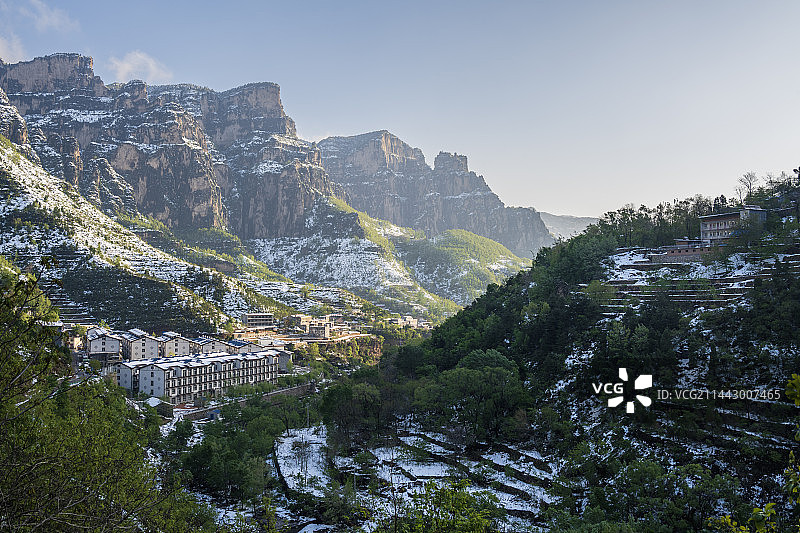 太行峡谷深处春雪后的美丽乡村——平顺县井底村图片素材