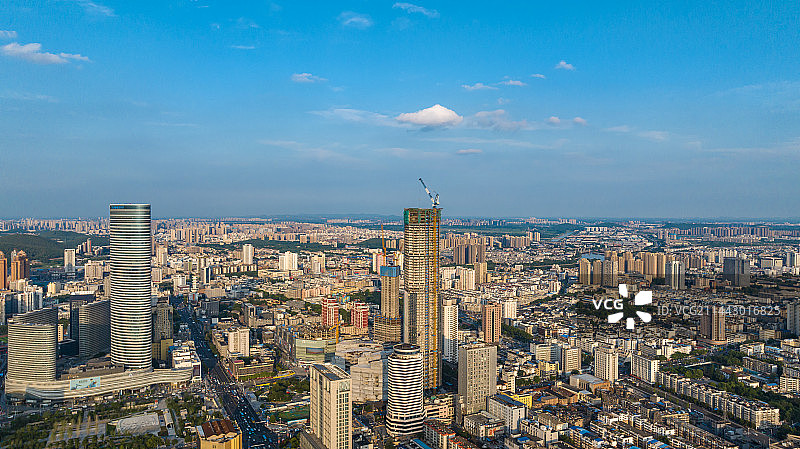 航拍徐州市地标建筑苏宁广场 主城区 市中心图片素材
