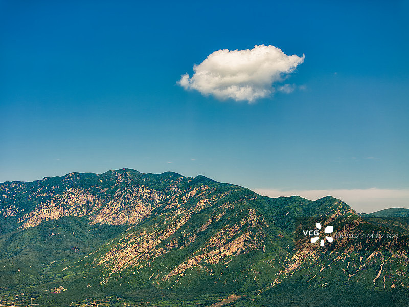 河南省郑州市登封嵩山太室山夏季户外风光图片素材