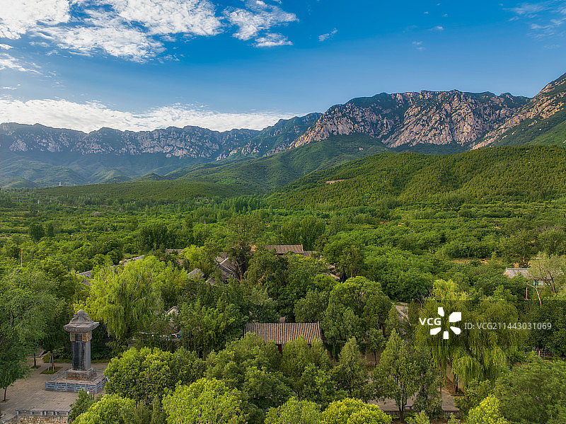 世界文化遗产、中国古代高等学府，河南省郑州市登封（嵩阳书院）夏季航拍图片素材