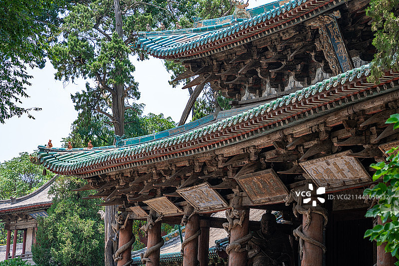 太原晋祠圣母殿古建筑斗拱和盘龙柱图片素材