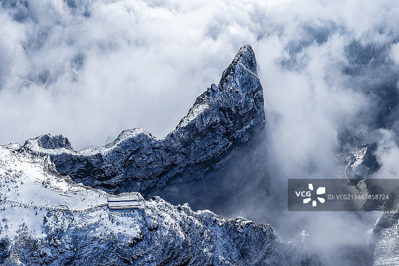 云南昭通，冬天的大山包银装素裹，雪霁初晴图片素材