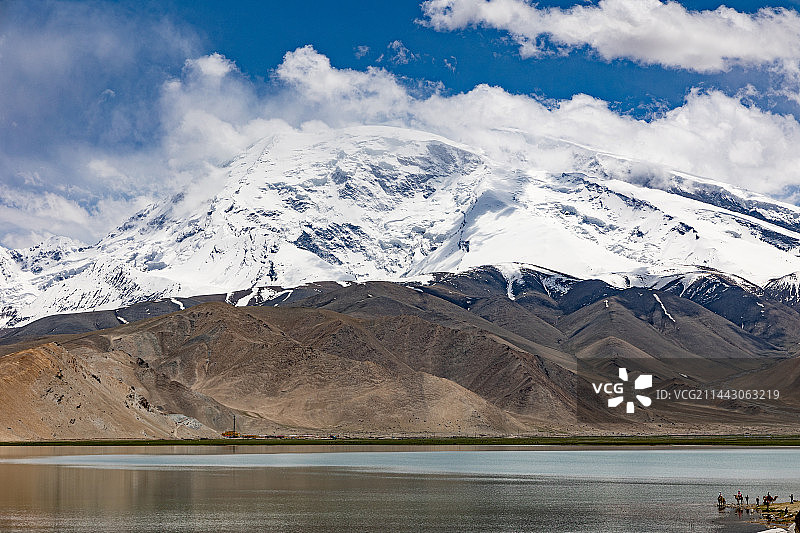 慕士塔格峰、公格尔九别峰、公格尔峰图片素材