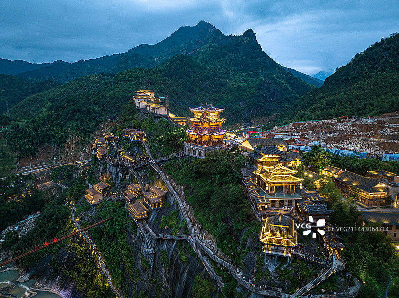 江西上饶望仙谷航拍白天与夜景图片素材