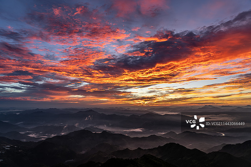 福安白云山绝美火烧云朝霞日出图片素材