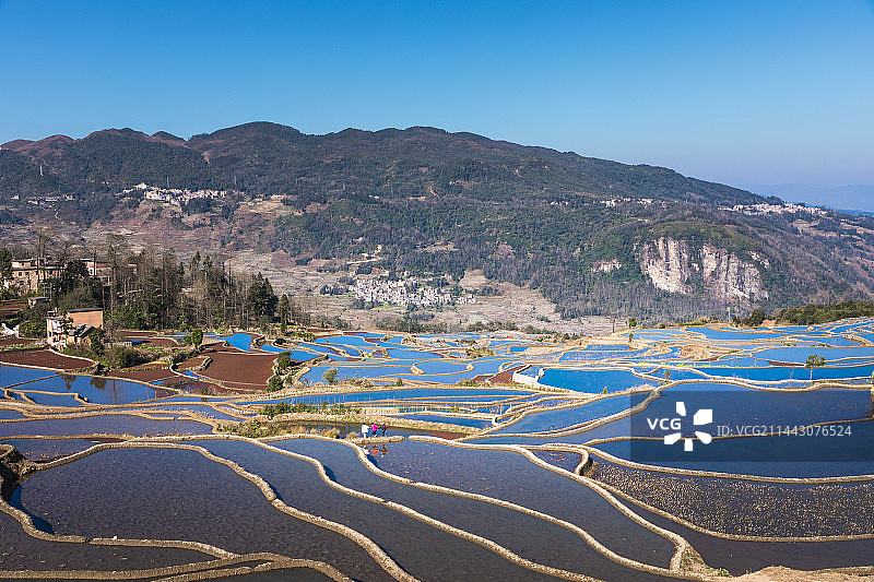 蓝色的大地图片素材