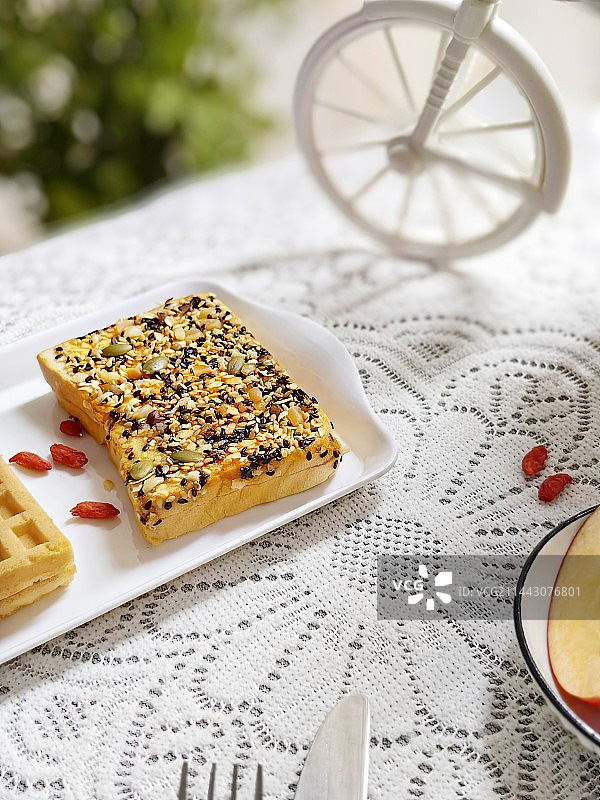 桌上早餐的高角度视图图片素材