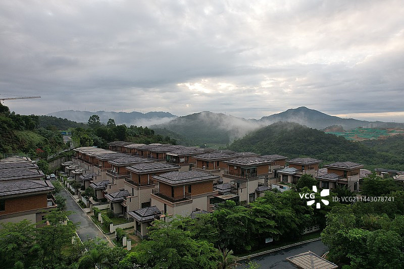 别墅区平流雾图片素材