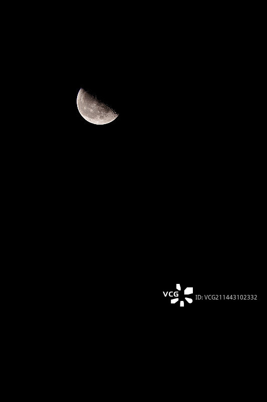 夜空中的月球图片素材