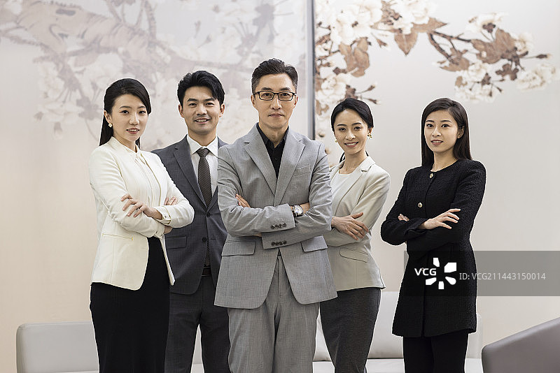 Portrait of confident business people图片素材