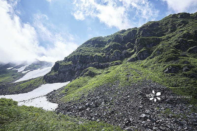 鸟海山倒映在蓝天中，日本秋田县由利本庄市、仁贺保市、山形县游佐町、酒田市图片素材