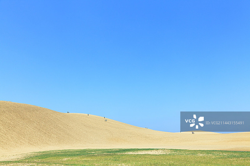 鸟取沙丘和蓝天，日本鸟取县图片素材